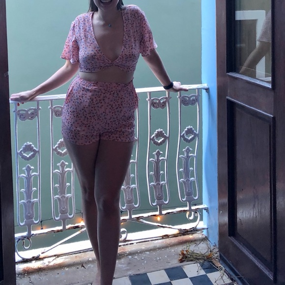 Adorable Pink Floral 2 Piece Set 🌸 - Picture 11 of 11